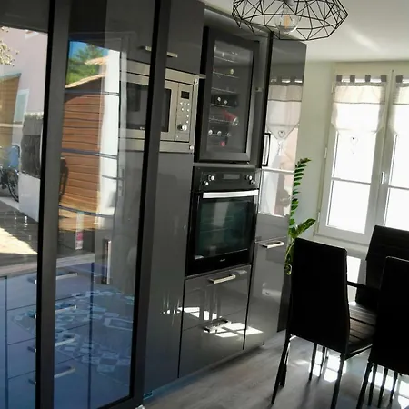 Maison Pour 5, Proche Plage, Piscine Commune