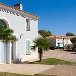 Casa vacanze Maison Pour 5, Proche Plage, Piscine Commune Saint-Hilaire-de-Riez