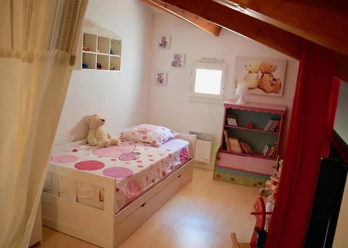 Maison Pour 5, Proche Plage, Piscine Commune